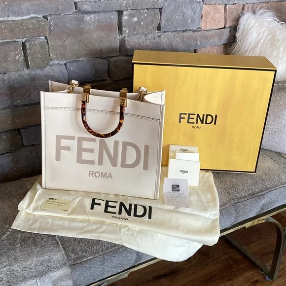 FENDI Sunshine Medium White Leather Shopper - Picture 7 of 16